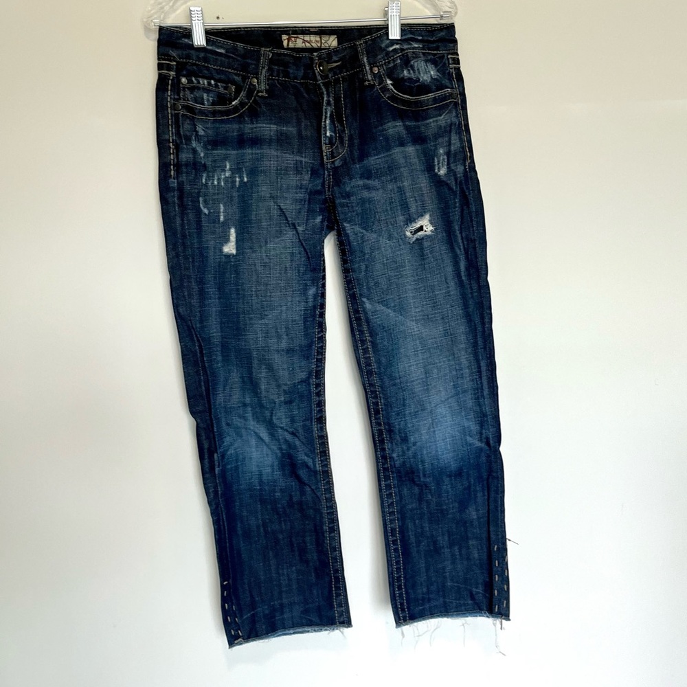 BKE Buckle women’s Dark Denim Starlite distressed Crop Ankle Jeans Raw Hem 30